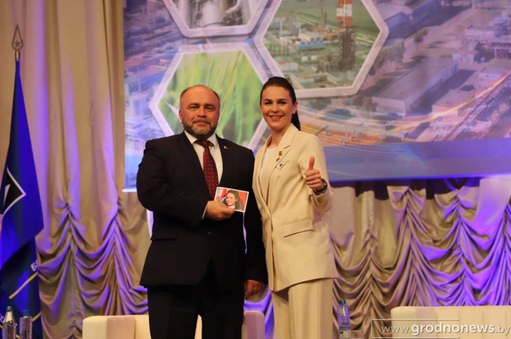 Герой Беларуси, первая белорусская женщина-космонавт Марина Василевская встретилась с трудовыми коллективами города на базе ОАО «Гродно Азот»