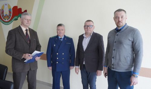 Профсоюзы и прокуратура провели в ОАО «Гродно Азот» совместный правовой приём граждан