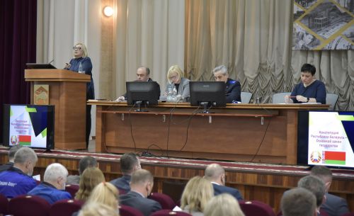 В ОАО «Гродно Азот» в рамках расширенной директорской оперативки состоялась встреча трудового коллектива с областной группой по правовому просвещению