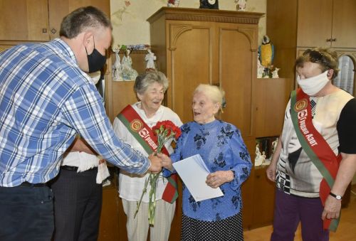 Поздравления с Днём Независимости Республики Беларусь принимали ветераны Великой Отечественной войны, работавшие в ОАО «Гродно Азот»