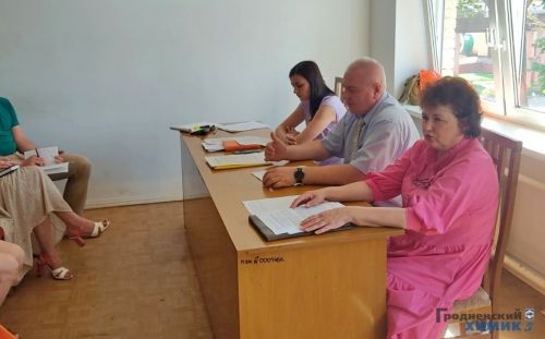 В единый день информирования специалисты одной из заводских информационно-пропагандистских групп встретились с коллективом УП «Азот Рем Строй»
