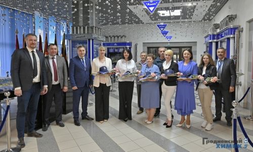 В преддверии Дня химика прошло чествование работников предприятия в структурных подразделениях
