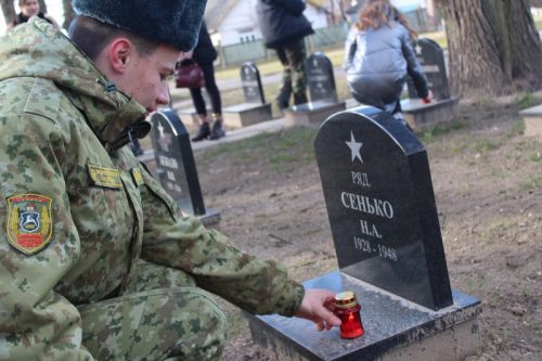 Славим победу. Чтобы помнили.