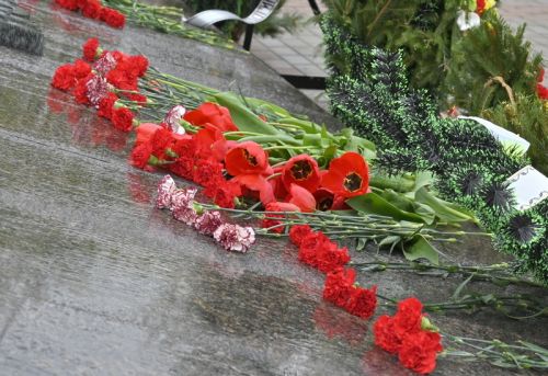 Представители ОАО «Гродно Азот» приняли участие в церемонии возложения венков и цветов к памятнику воинам-пограничникам по улице Советских пограничников