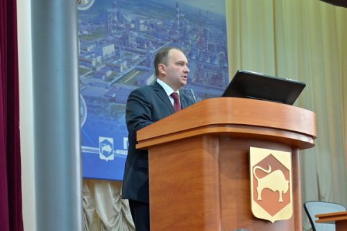 В рамках Единого дня информирования с коллективом ОАО «Гродно Азот» встретился председатель концерна «Белнефтехим» Андрей Рыбаков